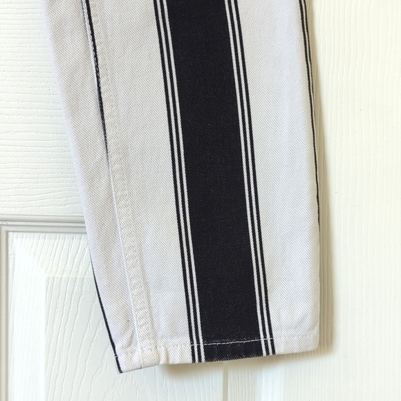 BDG Urban Outfitters Striped High Waisted Tapered Leg Mom Jeans Black White 26 - Picture 14 of 15